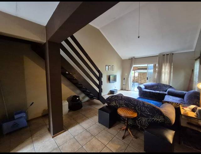 3 BEDROOM TOWNHOUSE FOR SALE IN RADIOKOP
